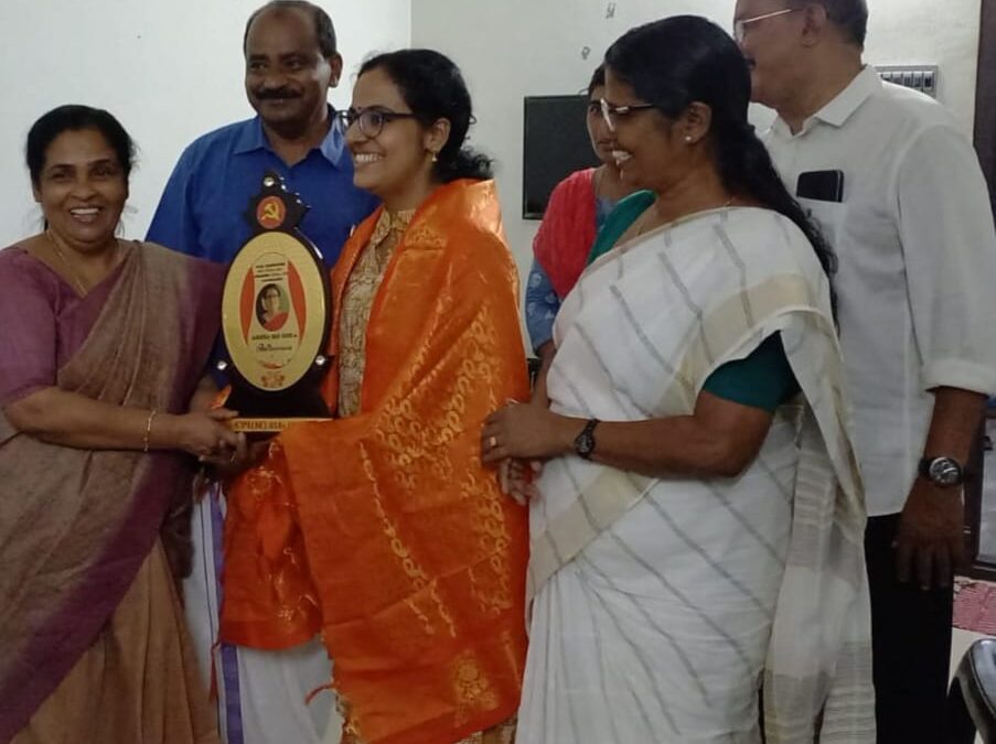 ആറ്റിങ്ങൽ സ്വദേശിനിയ്ക്കു ആദരവ് നൽകി സി.പി.ഐ.എം ആറ്റിങ്ങൽ വെസ്റ്റ് ലോക്കൽ കമ്മിറ്റി