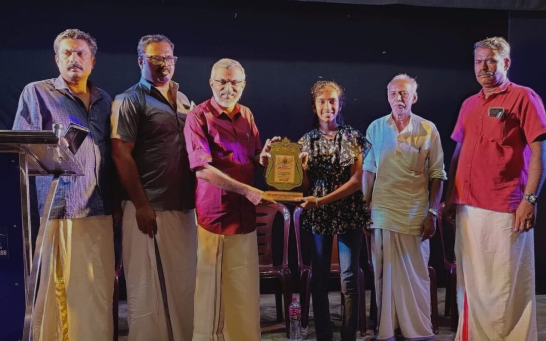 ശ്രീഭൂതനാഥൻകാവ് ക്ഷേത്രോൽസവവേദിയിൽ കർഷകനെ ആദരിച്ചു