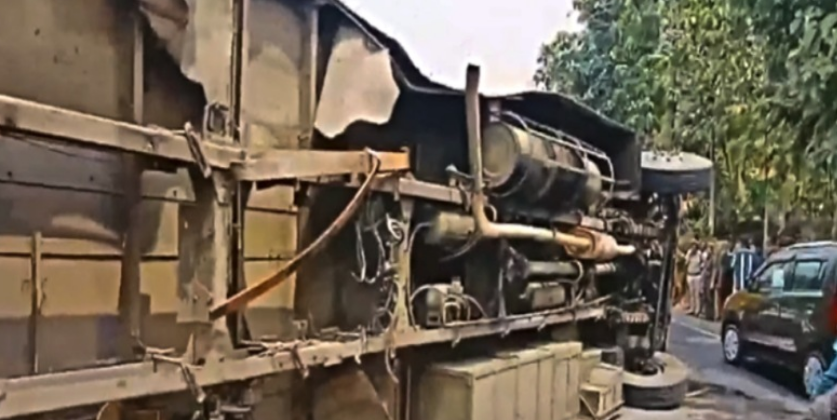 കാറുമായി കൂട്ടിയിടിച്ച് കെഎസ്ആർടിസി ബസ് മറിഞ്ഞു: നിരവധി പേർക്ക് പരിക്ക്