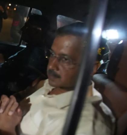 അരവിന്ദ് കെജ്‌രിവാളിന്റെ അറസ്റ്റ്; നൈറ്റ് മാർച്ച് സംഘടിപ്പിച്ച് ഡിവൈഎഫ്ഐ