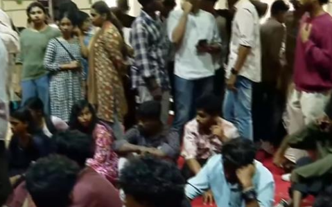 കേ­​ര­​ള സ​ര്‍­​വ­​ക­​ലാ​ശാ­​ല ക­​ലോ​ത്സ­​വം നി​ര്‍­​ത്തി­​വ­​യ്ക്കും; ഇ­​നി മ­​ത്സ­​ര­​ങ്ങ​ള്‍ ന­​ട­​ത്തി​ല്ല; ഫ­​ല­​പ്ര­​ഖ്യാ­​പ­​ന​വും ഉ­​ണ്ടാ­​കി​ല്ല