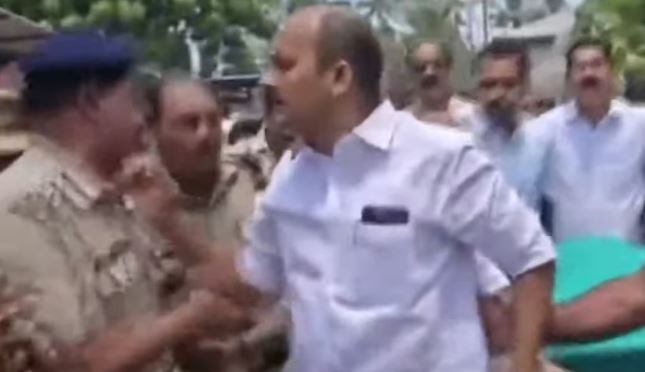 നേരൃമംഗലം കാട്ടാന ആക്രമണം: വീട്ടമ്മയുടെ മൃതദേഹവുമായി കോണ്‍ഗ്രസിന്റെ പ്രതിഷേധം