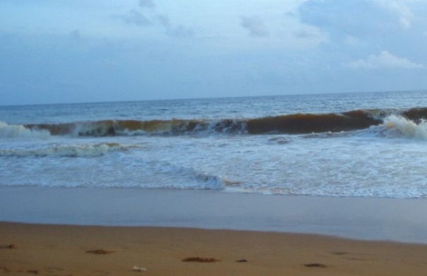 വലിയവേളിയിൽ വള്ളം മറിഞ്ഞ് അപകടം; രണ്ട് പേർക്ക് പരിക്കേറ്റു