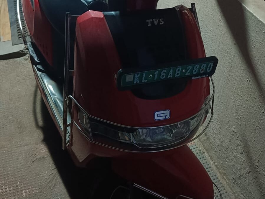 സ്കൂട്ടർ യാത്രക്കാരനെ ഇടിച്ചു തെറുപ്പിച്ച് മിന്നൽ ബസ് നിർത്താതെ പോയി