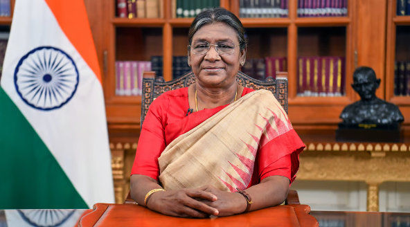 ബില്ലുകളില്‍ തീരുമാനം വൈകുന്നു; രാഷ്ട്രപതിക്കെതിരെ കേരളം സുപ്രീം കോടതിയില്‍, അസാധാരണ നീക്കം