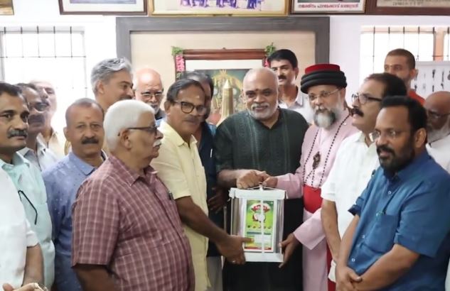 പതിവ് തെറ്റിച്ചില്ല; തൃശൂര്‍ പൂരത്തിനുള്ള എണ്ണ കൈമാറി പൗരസ്ത്യ കല്‍ദായ സുറിയാനി സഭ