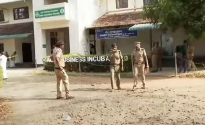 കാര്‍ഷിക സര്‍വകലാശാല ക്യാംപസില്‍ രണ്ടു സെക്യൂരിറ്റി ജീവനക്കാര്‍ മരിച്ചനിലയില്‍, അന്വേഷണം