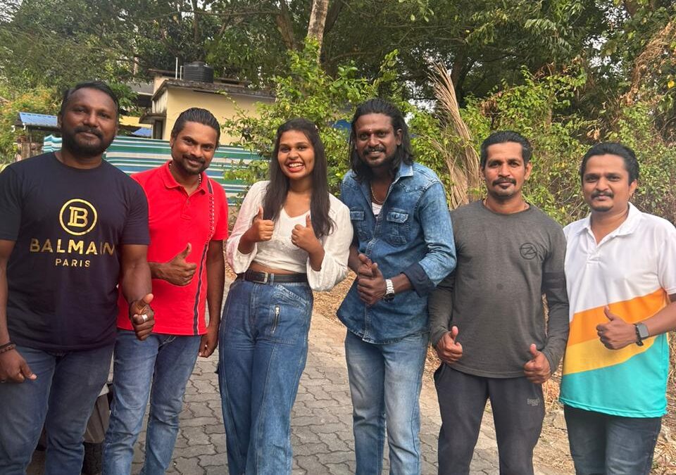 ഒഴുക്കിൽപ്പെട്ട കൂട്ടുകാരനെ രക്ഷിച്ച അക്ഷയയ്ക്ക് റിയൽ മഞ്ഞുമ്മൽ ബോയ്സിന്റെ ആദരം