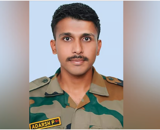 സൈനിക വാഹനത്തിന് മുകളിൽ കല്ല് വീണു; മലയാളി ജവാന് ദാരുണാന്ത്യം