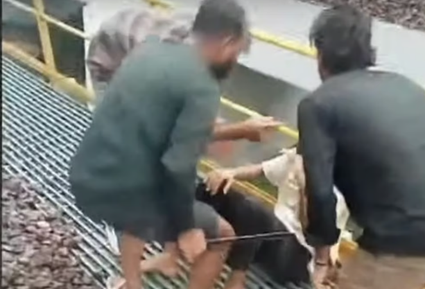 ഫോണ്‍ പൊലീസിനെ ഏല്‍പ്പിച്ചതിന്റെ വൈരാഗ്യം; പട്ടാപ്പകല്‍ യുവാവിനെ തട്ടിക്കൊണ്ടുപോയി വെട്ടിക്കൊല്ലാന്‍ ശ്രമം; അറസ്റ്റ്