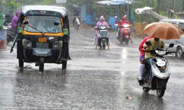 മഴ തുടരും; ഇന്ന് 3 ജില്ലകളില്‍ ഓറഞ്ച് അലര്‍ട്ട്, കടലാക്രമണ മുന്നറിയിപ്പ്
