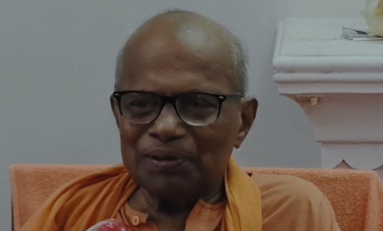 നാരായണഗുരുകുലാദ്ധ്യക്ഷൻ ഗുരുമുനിനാരായണപ്രസാദിന് പത്മശ്രീ പുരസ്കാരം കൈമാറി; ചീഫ് സെക്രട്ടറി വി. വേണു