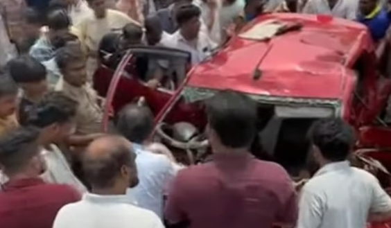 മഞ്ചേശ്വരത്ത് കാര്‍ ആംബുലന്‍സുമായി കൂട്ടിയിടിച്ചു; അച്ഛനും രണ്ടുമക്കളും മരിച്ചു