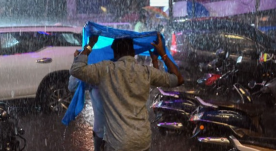 കേരളത്തിനു മുകളില്‍ ചക്രവാതച്ചുഴി; അഞ്ച് ദിവസം മഴയ്‌ക്കൊപ്പം ഇടിമിന്നലിനും കാറ്റിനും സാധ്യത