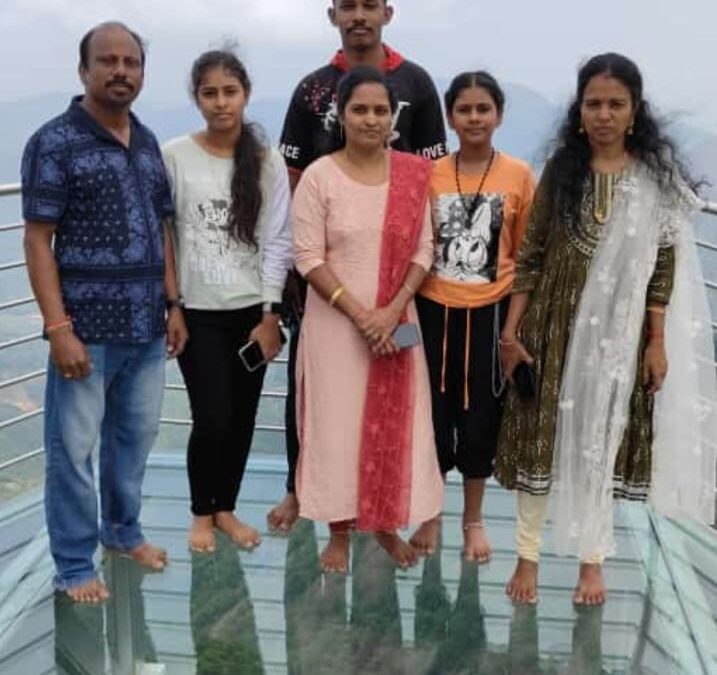 കോട്ടയം കുട്ടിക്കാനം കടുവ പാറയ്ക്ക് സമീപം കാർ കൊക്കയിലേക്ക് മറിഞ്ഞ് അപകടം; പാരിപ്പള്ളി സ്വദേശികൾ മരണപെട്ടു