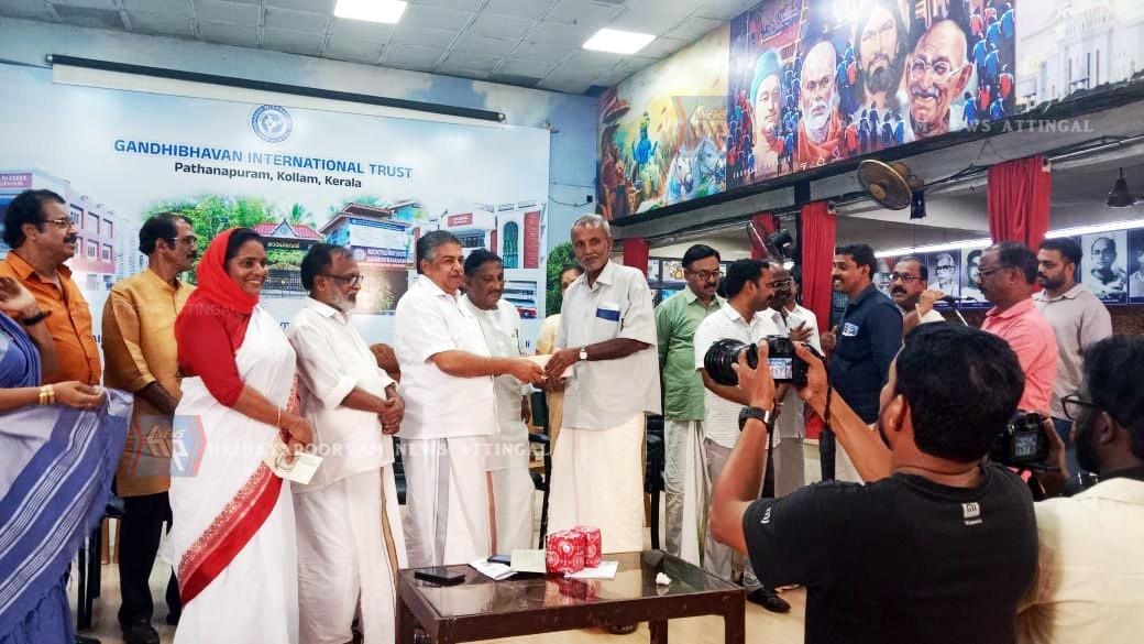 കഥാപ്രസംഗ കലാപരിപോഷകൻ മുത്താന സുധാകരന് ഗാന്ധിഭവന്റെ ആദരം
