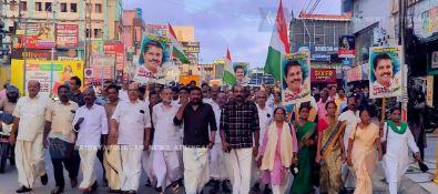 ആറ്റിങ്ങലിൽ ബ്ലോക്ക് കോൺഗ്രസ് കമ്മിറ്റിയുടെ ആഭിമുഖ്യത്തിൽ ആഹ്ലാദപ്രകടനം നടത്തി