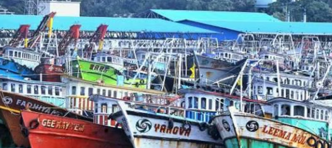 ട്രോളിങ് നിരോധനം ഇന്ന് അർധരാത്രി മുതൽ; നിയമം ലംഘിച്ച് മീൻപിടിച്ചാൽ കർശന നടപടിയെന്ന് മുന്നറിയിപ്പ്‌