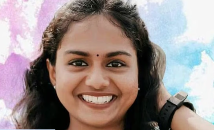 കുളിമുറിയിൽ തൂങ്ങിയ നിലയിൽ കണ്ടെത്തി; ചികിത്സയിലിരിക്കെ 23കാരി മരിച്ചു