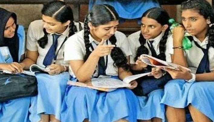 പ്ലസ്‌വൺ അലോട്‌മെന്റ്; താത്കാലിക പ്രവേശനത്തിന് അനുമതിയില്ല; നാളെ അഞ്ച് മണി വരെ സ്കൂളിൽ ചേരാം
