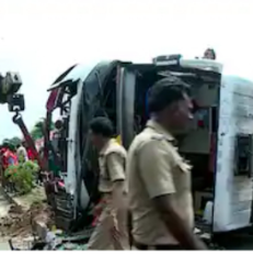 ബാംഗ്ലൂരിൽ നിന്നും വർക്കലയിലേക്ക് വന്ന സ്വകാര്യ ബസ് മറിഞ്ഞു അപകടം; ബൈക്ക് യാത്രികൻ മരണപ്പെട്ടു