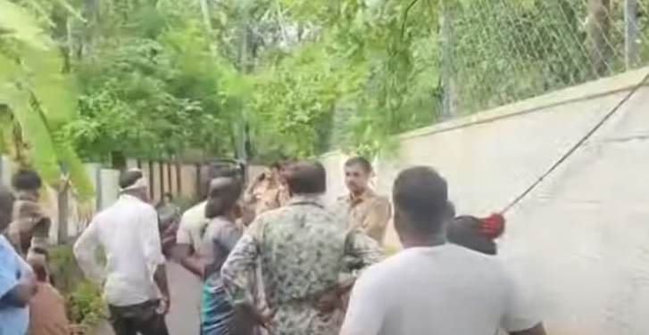 ചാവക്കാട് റോഡില്‍ നാടന്‍ ബോംബ് പൊട്ടി; ക്രിമിനല്‍ കേസ് പ്രതി പിടിയില്‍