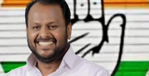 തൃശൂര്‍ കോണ്‍ഗ്രസിലെ കൂട്ടയടി: ഡിസിസി പ്രസിഡന്റ് ജോസ് വള്ളൂരും എംപി വിന്‍സെന്റും രാജിവെച്ചു