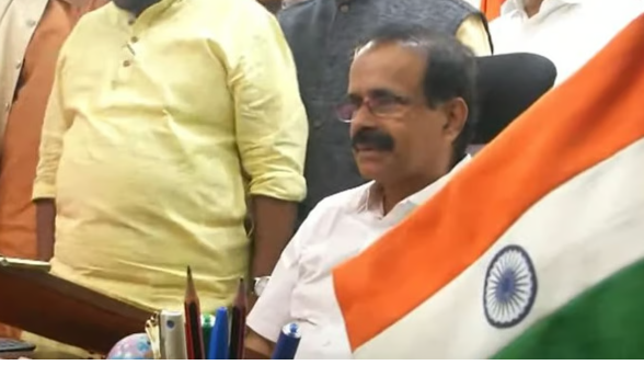 തീരദേശത്തെ പ്രശ്‌നങ്ങള്‍ പരിഹരിക്കാന്‍ ശ്രമിക്കും; കേന്ദ്ര സഹമന്ത്രിയായി ജോര്‍ജ് കുര്യന്‍ ചുമതലയേറ്റു