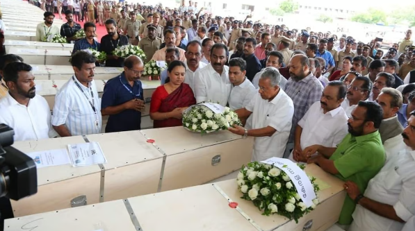 കണ്ണീര്‍പൂക്കളോടെ കേരളത്തിന്റെ അന്ത്യാഞ്ജലി; അന്ത്യയാത്രയ്ക്കായി വീടുകളിലേക്ക്