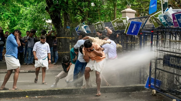 പ്ലസ് വണ്‍ സീറ്റ് പ്രതിസന്ധി; നാളെ കെഎസ് യു വിദ്യാഭ്യാസ ബന്ദ്; സമരരംഗത്ത് എസ്എഫ്‌ഐയും