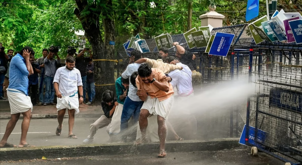 പ്ലസ് വണ്‍ സീറ്റ് പ്രതിസന്ധി; നാളെ കെഎസ് യു വിദ്യാഭ്യാസ ബന്ദ്; സമരരംഗത്ത് എസ്എഫ്‌ഐയും