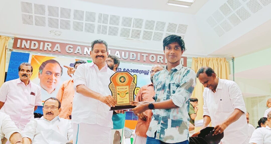വിദ്യാനിധി പുരസ്‌ക്കാരം ഏറ്റുവാങ്ങി