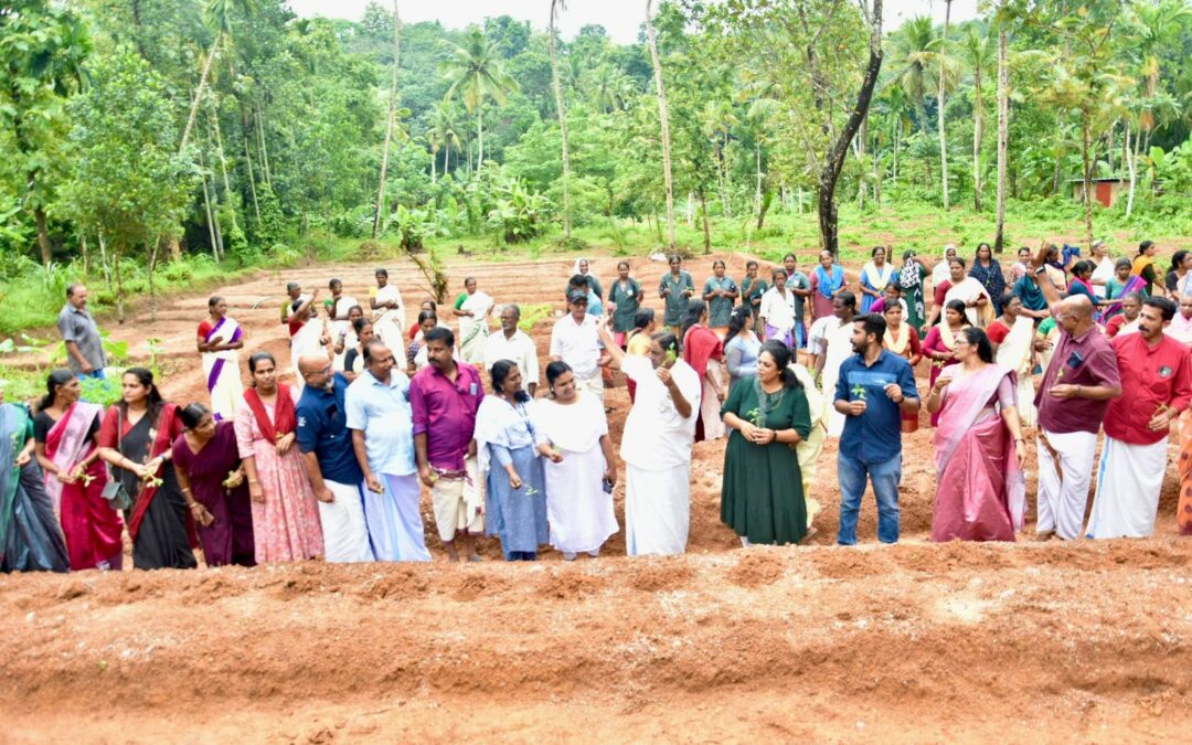 ഓണത്തിന് ഒരു കുട്ടപ്പൂവും ഒരു മുറം പച്ചക്കറിയും…. ‘പൂവനി’ പദ്ധതിക്ക് തുടക്കമായി