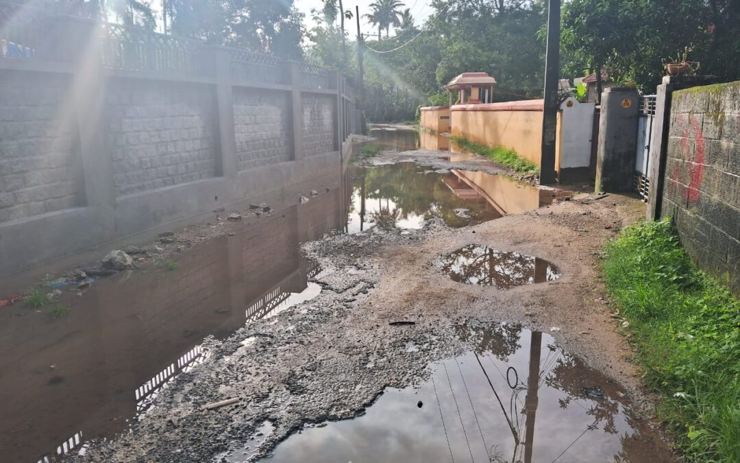 കടയ്ക്കാവൂർ ഗ്യാസ് ഏജൻസി – റെയിൽവേ സ്റ്റേഷൻ റോഡിൽ ഗതാഗതം ദുസ്സഹമായിട്ട് പത്ത് ആണ്ട്