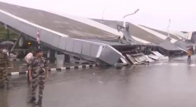 ഡൽഹി വിമാനത്താവളത്തിൽ മേൽക്കൂര തകർന്ന് വീണു, നാല് മരണം