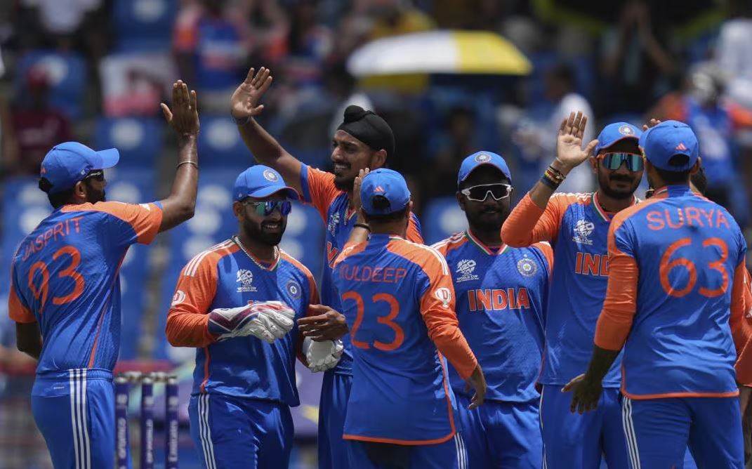 ഓസ്ട്രേലിയയേയും തകർത്ത് നീലപ്പട: ഇന്ത്യ ടി20 ലോകകപ്പിന്റെ സെമിഫൈനലിൽ