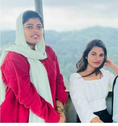 ഒഴുക്കില്‍പ്പെട്ട വിദ്യാര്‍ഥിനികള്‍ മീന്‍വലയില്‍ കുടുങ്ങി; രക്ഷപ്പെടുത്തുന്നതിനിടെ വേര്‍പെട്ടു; തിരച്ചില്‍ ഊര്‍ജിതം