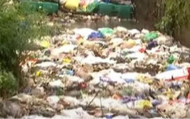 ആമയിഴഞ്ചാൽ തോട്ടിലേക്ക് മാലിന്യം ഒഴുക്കിയത് തടഞ്ഞില്ല; ഹെൽത്ത് ഇൻസ്പെക്ടർക്ക് സസ്പെന്‍ഷൻ