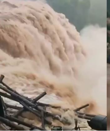 മഴ തീവ്രമായി; അതിരപ്പിള്ളി അടച്ചു; ഡാമുകള്‍ തുറന്നു; ജാഗ്രതാനിര്‍ദേശം