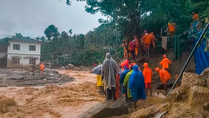 മരണം 44 കടന്നു; എന്‍.ഡി.ആര്‍.എഫ് നേതൃത്വത്തില്‍ രക്ഷാപ്രവര്‍ത്തനം പുരോഗമിക്കുന്നു