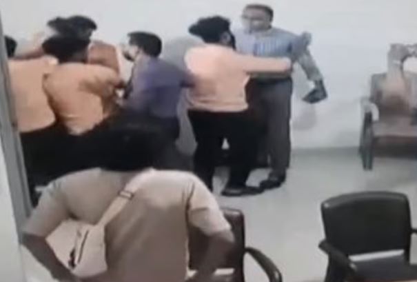 മൂന്ന് വര്‍ഷംവരെ തടവ് ലഭിക്കാം; കോളജ് പ്രിന്‍സിപ്പല്‍ കുറ്റം ചെയ്തുവെന്ന് പൊലീസ്; എസ്എഫ്‌ഐക്കാര്‍ക്കെതിരെ നടപടിയില്ല