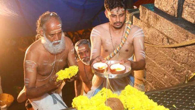 ശബരിമല തന്ത്രിസ്ഥാനത്ത് നിന്ന് കണ്ഠര് രാജീവര് പൂർണ ചുമതല ഒഴിയുന്നു, തന്ത്രി സ്ഥാനത്ത് ഇനി മകൻ