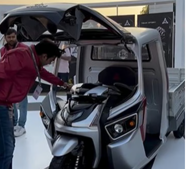 3 മിനിറ്റില്‍ ഓട്ടോയില്‍ നിന്ന് സ്‌കൂട്ടര്‍ ഇറങ്ങിവരും; എല്‍25ന് നിരത്തിലിറങ്ങാന്‍ അനുമതി