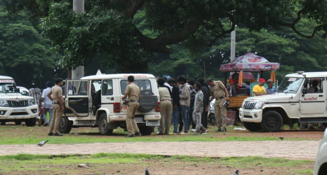 ‘പൊലീസ് സ്റ്റേഷനും കമ്മീഷണര്‍ ഓഫീസും ബോംബ് വെച്ചു തകര്‍ക്കും’; പിറന്നാള്‍ ആഘോഷം പൊളിച്ച പൊലീസിന് ഗുണ്ടകളുടെ ഭീഷണി