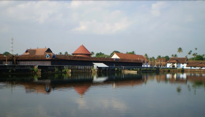 കൂടല്‍മാണിക്യത്തില്‍ കൂത്ത് അവതരിപ്പിക്കാന്‍ അവകാശം അമ്മന്നൂര്‍ കുടുംബാംഗങ്ങള്‍ക്ക്; ഹൈക്കോടതി