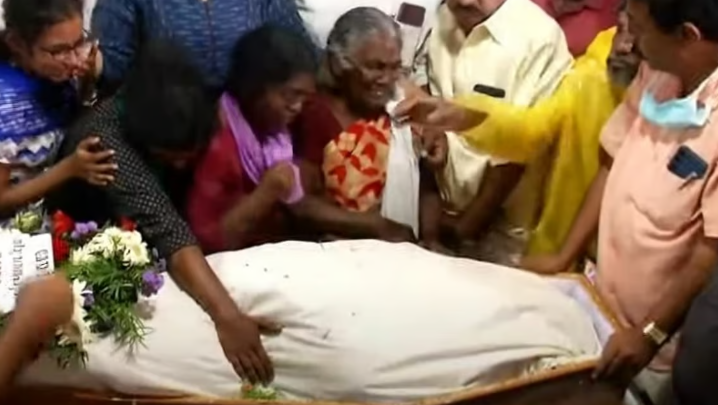 പത്ത് മിനിറ്റില്‍ താഴെ പൊതുദര്‍ശനം; ജോയിക്ക് വിടചൊല്ലി നാട്, മാരായമുട്ടത്തെ വീട്ടുവളപ്പില്‍ അന്ത്യവിശ്രമം