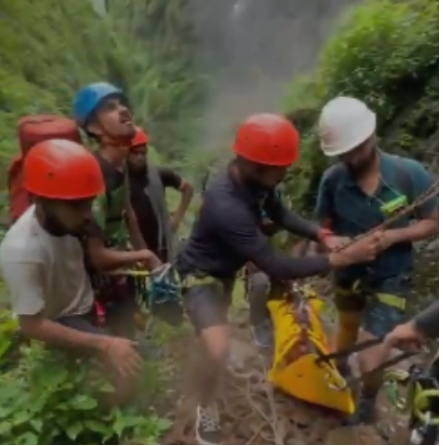 റീൽ ചിത്രീകരിക്കാൻ ശ്രമം; 300 അടി താഴ്ചയുള്ള കൊക്കയിലേക്ക് വീണ് യുവതി മരിച്ചു