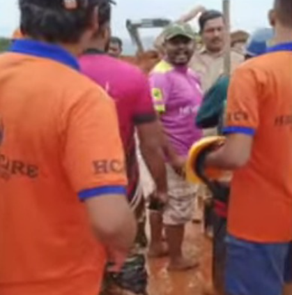 ഷിരൂരില്‍ തര്‍ക്കവും മര്‍ദനവും; രഞ്ജിത്ത് ഇസ്രയേലിനെ മര്‍ദിച്ചതായി പരാതി; മലയാളികളോട് പൊലീസ് പോകാന്‍ ആവശ്യപ്പെട്ടെന്ന് മനാഫ്