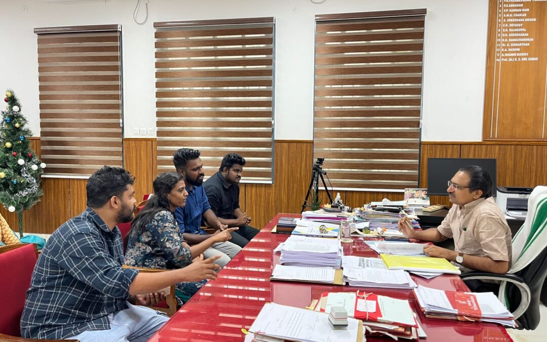 എസ് എഫ് ഐ കേരള സർവകലാശാല സബ് കമ്മിറ്റിയുടെ നേതൃത്വത്തിൽ സർവകലാശാല രജിസ്ട്രാർക്ക് നിവേദനം നൽകി