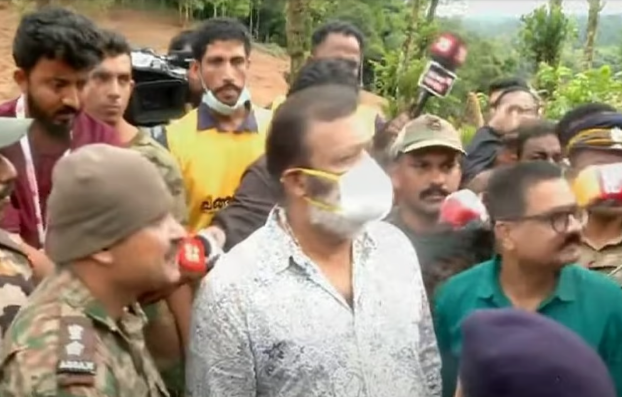 കേന്ദ്രമന്ത്രി സുരേഷ് ​ഗോപി ദുരന്തഭൂമിയിൽ